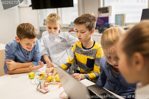 Image of kids with invention kit at robotics school