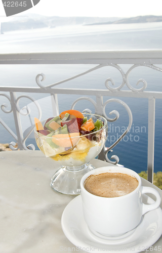 Image of coffee and greek yogurt restaurant over the caldera santorini