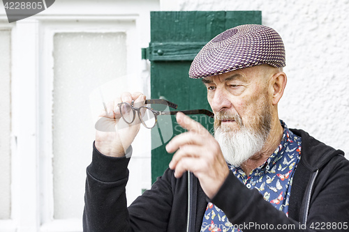 Image of an old man and his glasses