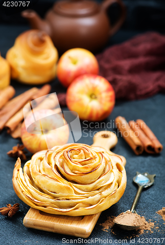 Image of pie with apple