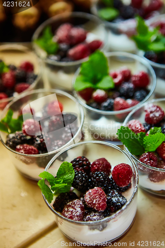 Image of Blackberry and raspberry in the white yogurt.