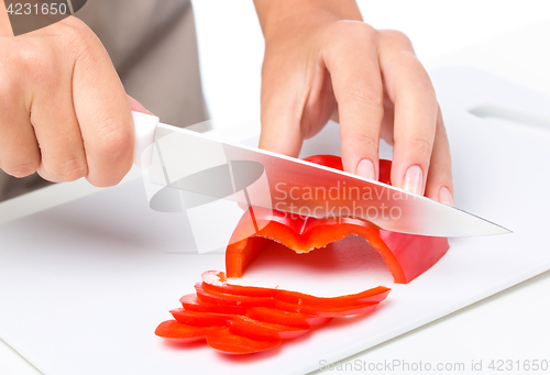 Image of Cook is chopping bell pepper