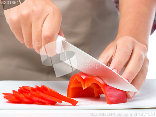 Image of Cook is chopping bell pepper