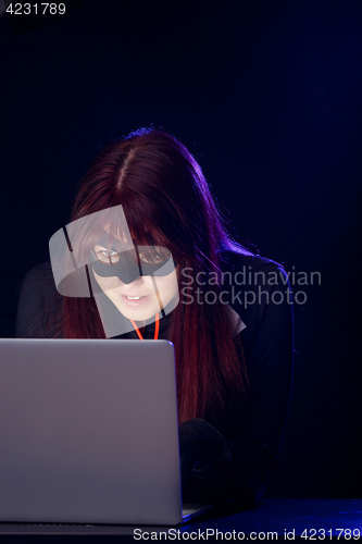 Image of Mugger woman in black mask