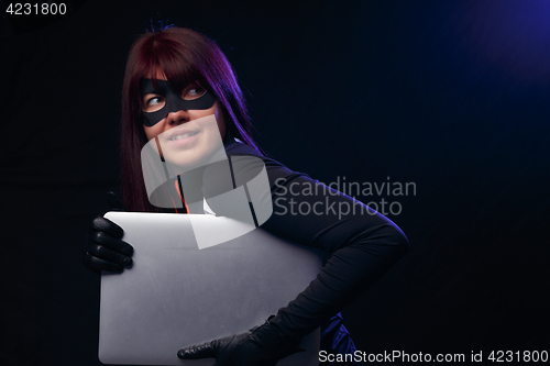 Image of Girl thief in black gloves