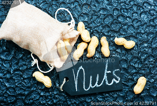 Image of dry peanuts