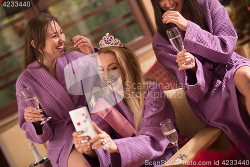 Image of girls doing Selfy on  bachelorette party