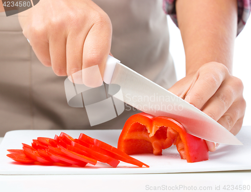 Image of Cook is chopping bell pepper