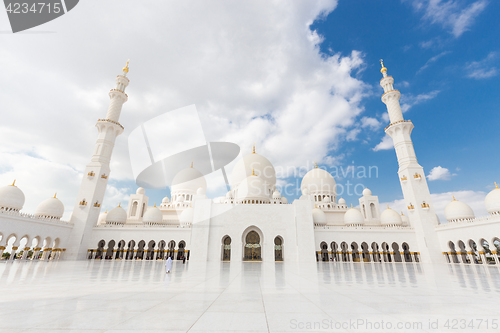 Image of Sheikh Zayed Grand Mosque, Abu Dhabi, United Arab Emirates.