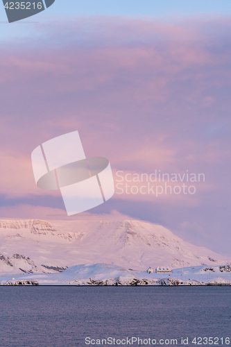 Image of mountainous landscape near Reykjavik, Iceland