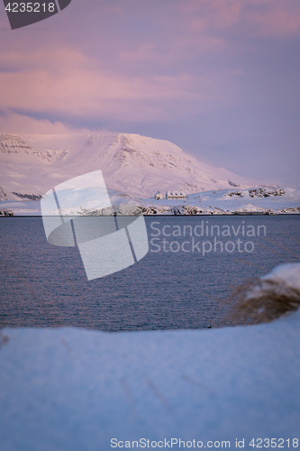 Image of mountainous landscape near Reykjavik, Iceland