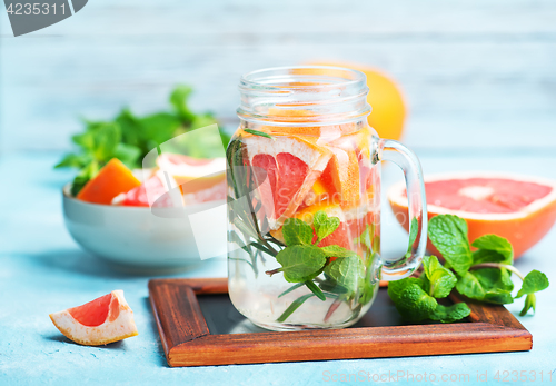 Image of fresh drink with grapefruit