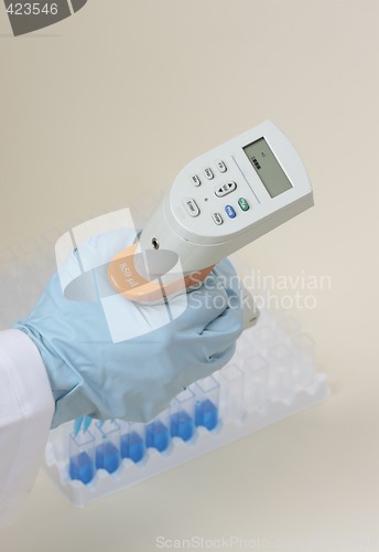 Image of Hand holding pipette