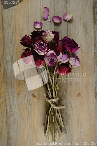 Image of bouquet of dried roses on a wooden