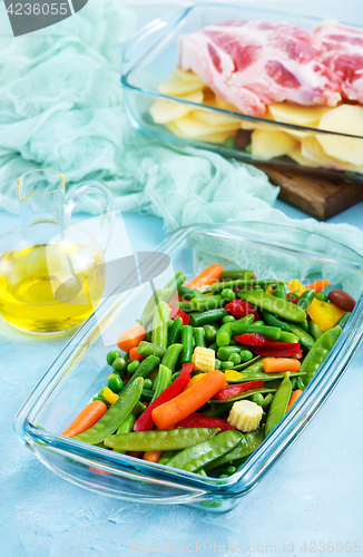 Image of vegetables and meat in bowl