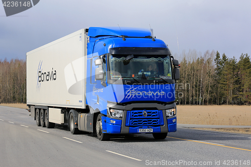 Image of Blue Renault Trucks T Transport 