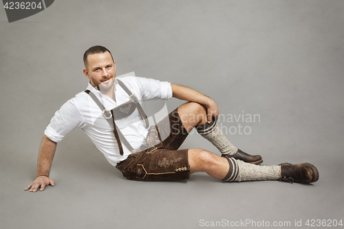 Image of man in bavarian traditional lederhosen