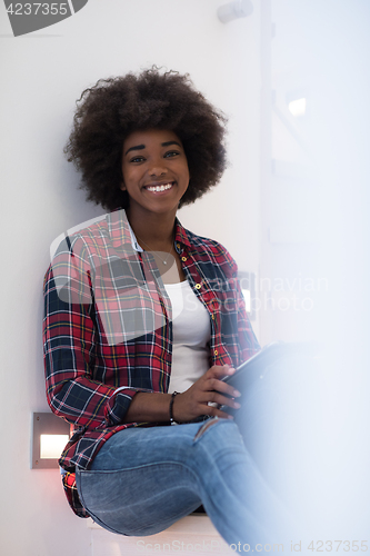 Image of black woman using her electronic tablet