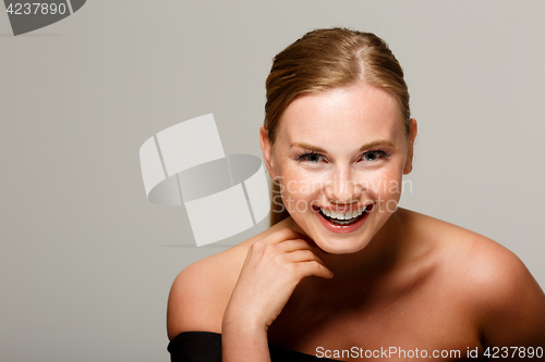Image of Smiling girl with bare shoulders