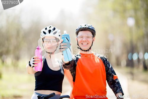 Image of Cyclists with bottles of water