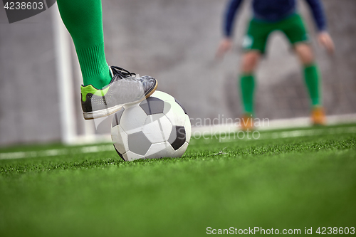 Image of Thq leg of soccer football player