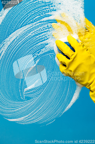 Image of Man in yellow rubber gloves