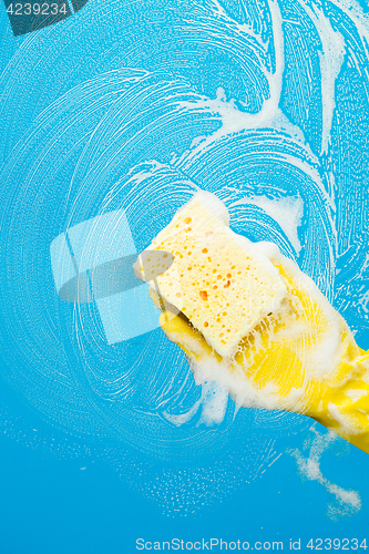 Image of Window cleaner with yellow gloves