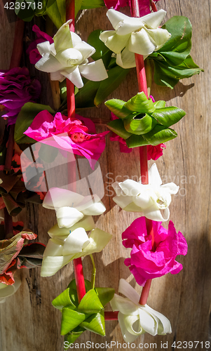 Image of Polynesian flower necklace