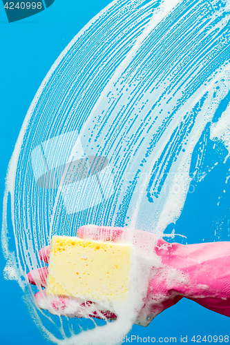 Image of Man cleaning glass with sponge