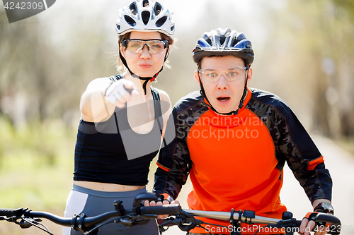 Image of Photo of athletes on bicycles