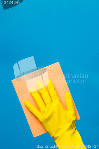 Image of Hand with rag wipes glass