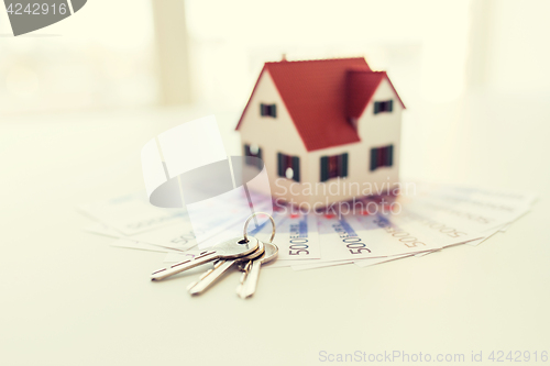 Image of close up of home model, money and house keys