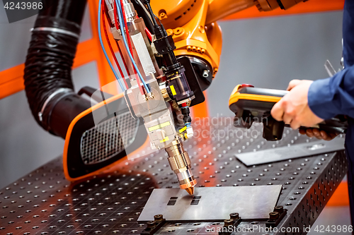 Image of Fibre laser robotic remote cutting system