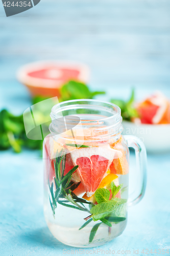 Image of fresh drink with grapefruit