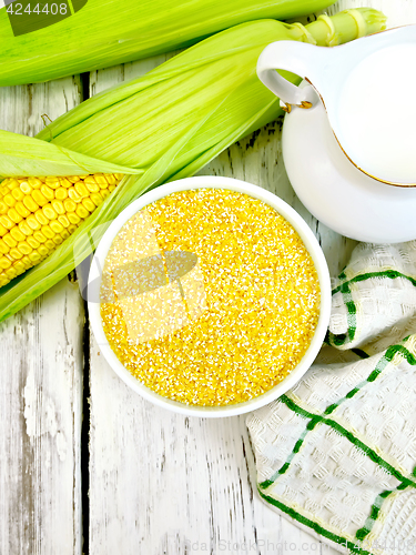 Image of Corn grits in white bowl on board top