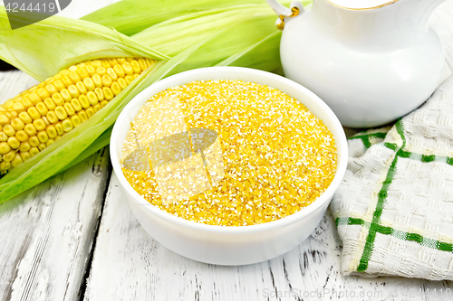 Image of Corn grits in bowl on light board