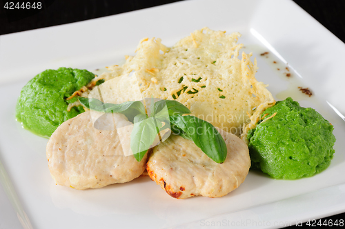 Image of Steamed meatballs with potato-broccoli puree