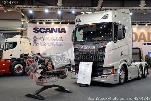 Image of Scania R580 Truck and V8 Engine