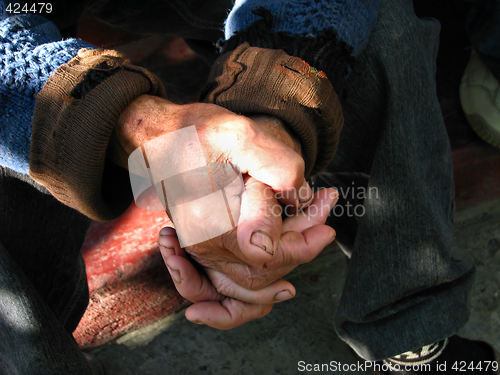 Image of Old worker hands