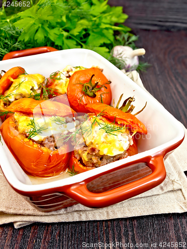 Image of Tomatoes stuffed with rice and meat in brown brazier