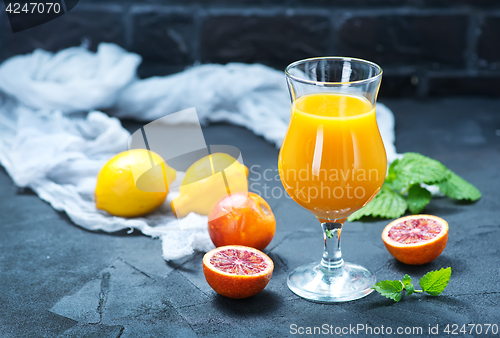 Image of orange juice and orange