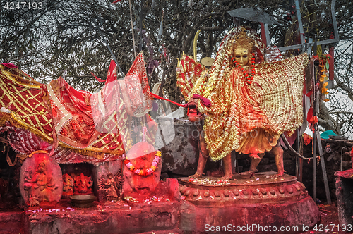 Image of Golden and red statue