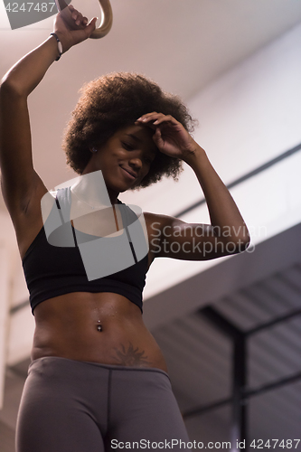 Image of black woman doing dipping exercise