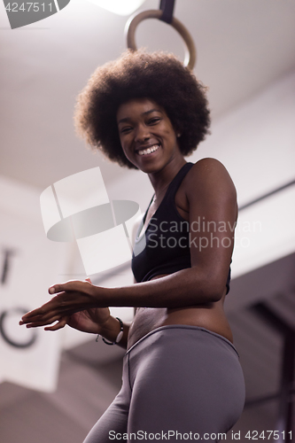 Image of black woman doing dipping exercise