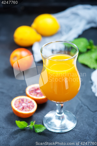 Image of orange juice and orange