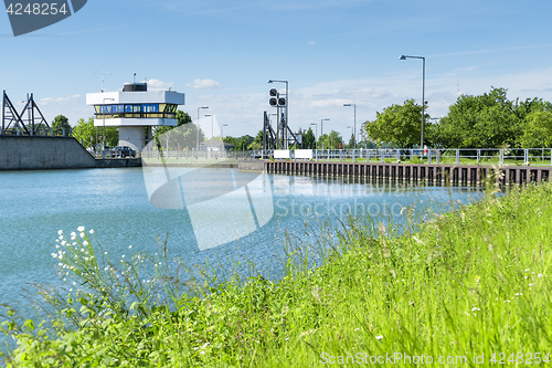 Image of floodgate at Iffezheim