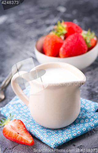 Image of milk and strawberry