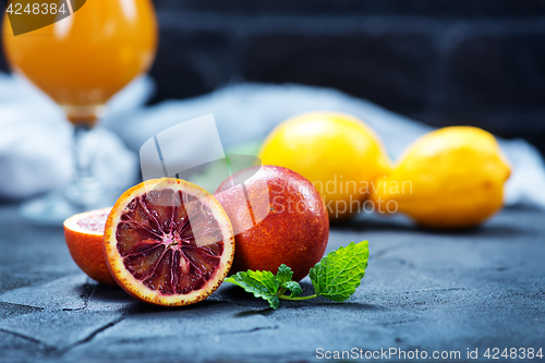 Image of orange juice and orange