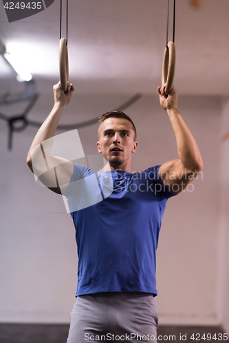 Image of man doing dipping exercise