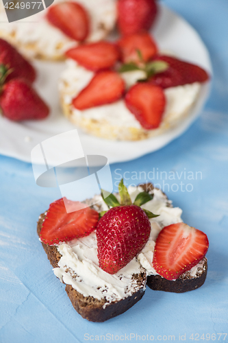 Image of Strawberry sandwiches with mascarpone